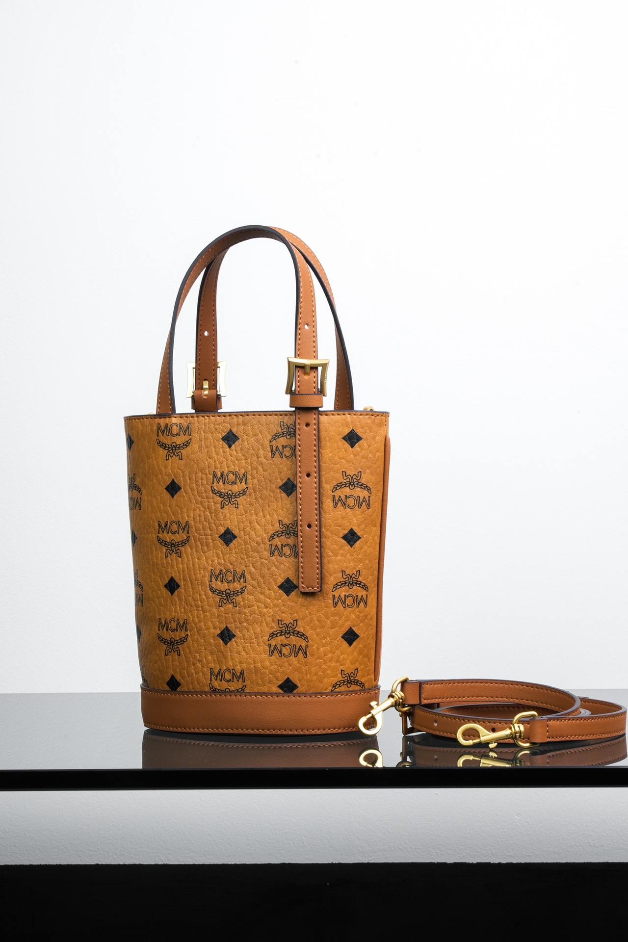 ®新货上线®𝙈𝘾𝙈 𝘼𝙧𝙚𝙣 𝘽𝙪𝙘𝙠𝙚𝙩干邑色𝙈𝙞𝙣𝙞#斜挎包·CP独家出品｜干邑色这款Visetos