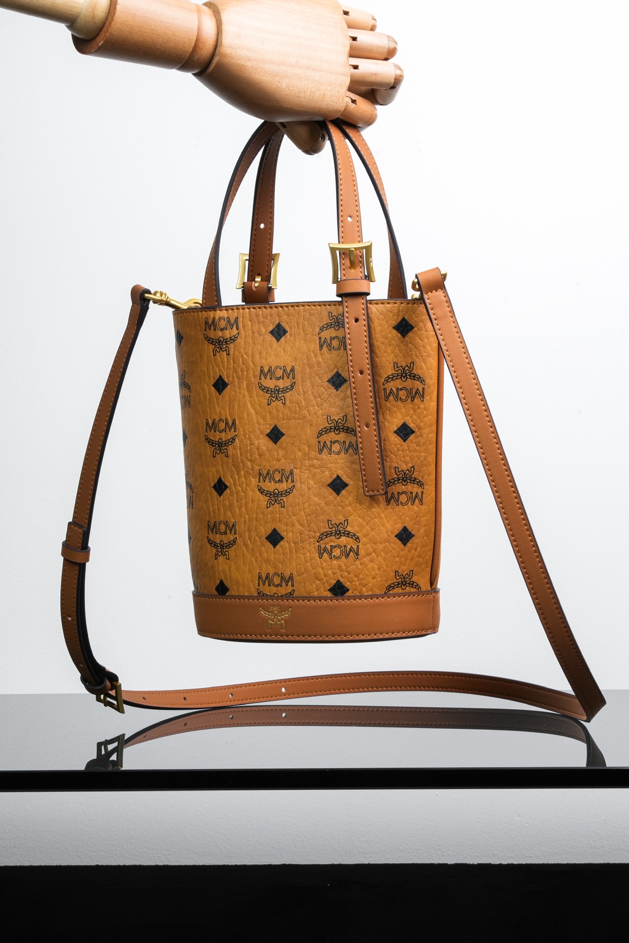 ®新货上线®𝙈𝘾𝙈 𝘼𝙧𝙚𝙣 𝘽𝙪𝙘𝙠𝙚𝙩干邑色𝙈𝙞𝙣𝙞#斜挎包·CP独家出品｜干邑色这款Visetos