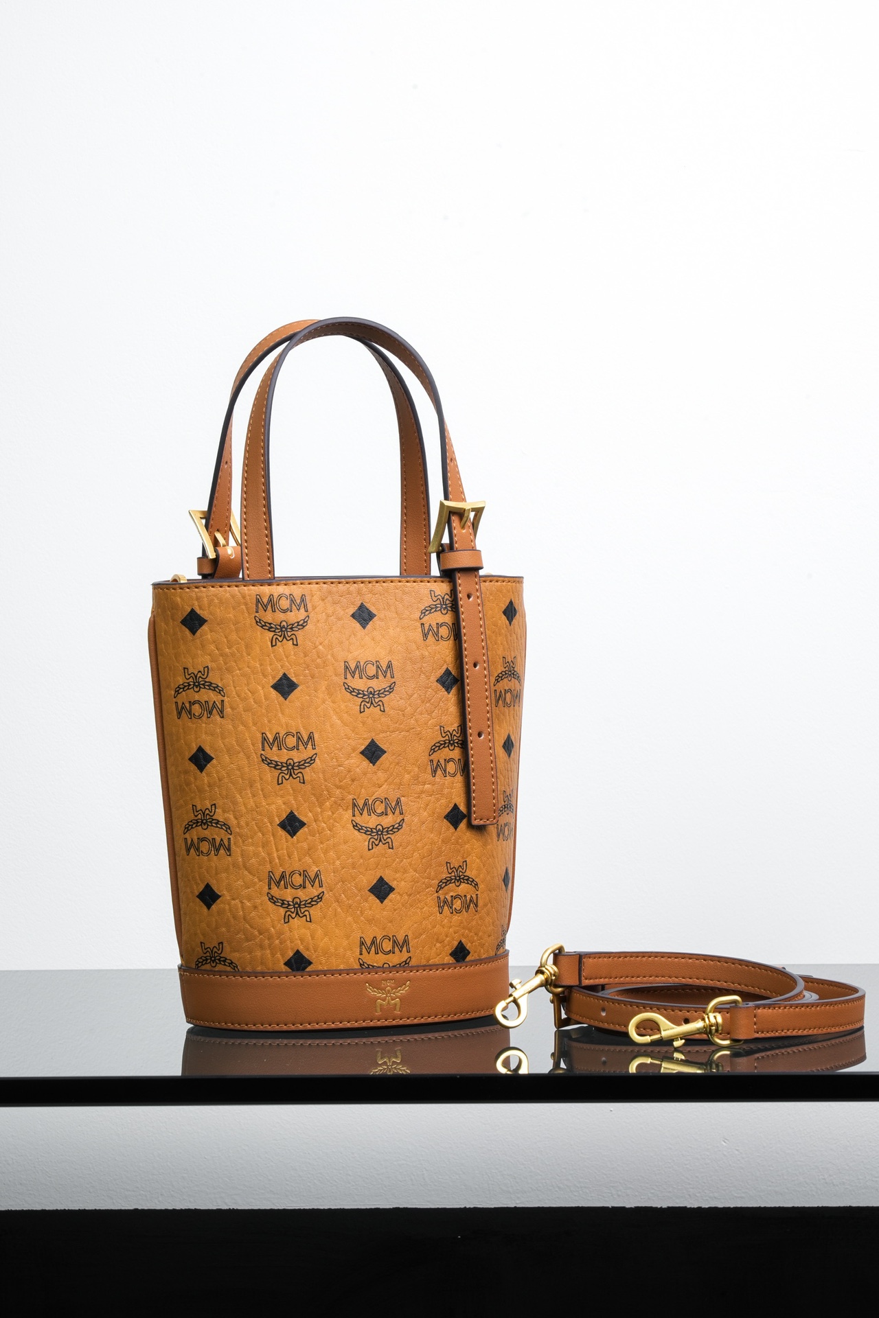 ®新货上线®𝙈𝘾𝙈 𝘼𝙧𝙚𝙣 𝘽𝙪𝙘𝙠𝙚𝙩干邑色𝙈𝙞𝙣𝙞#斜挎包·CP独家出品｜干邑色这款Visetos