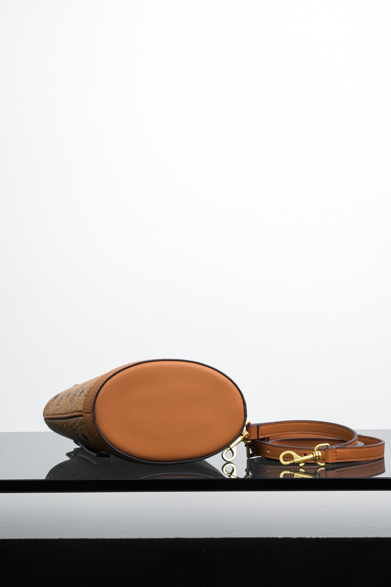 ®新货上线®𝙈𝘾𝙈 𝘼𝙧𝙚𝙣 𝘽𝙪𝙘𝙠𝙚𝙩干邑色𝙈𝙞𝙣𝙞#斜挎包·CP独家出品｜干邑色这款Visetos