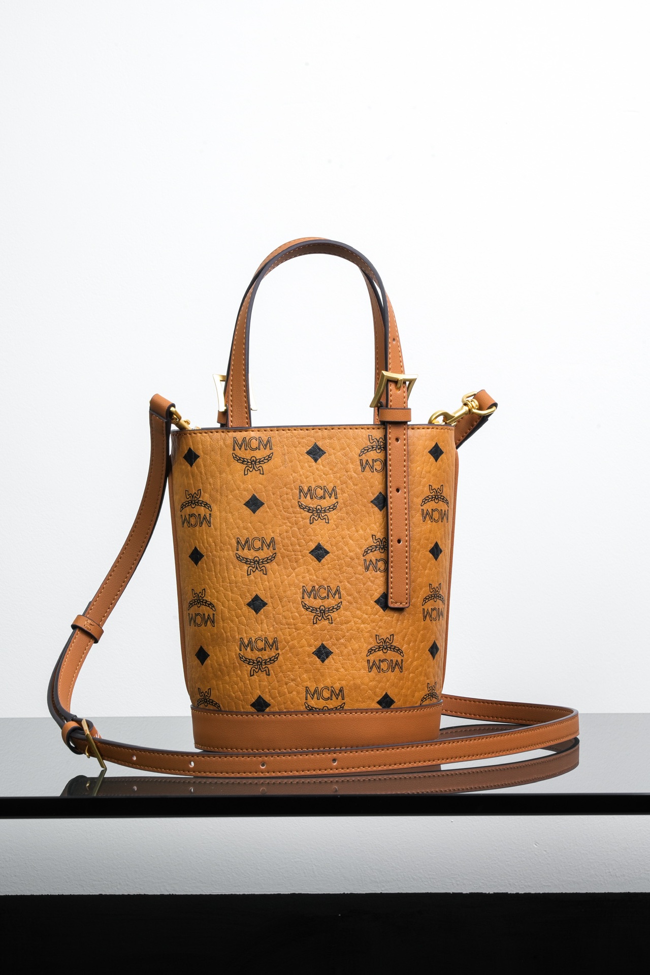 ®新货上线®𝙈𝘾𝙈 𝘼𝙧𝙚𝙣 𝘽𝙪𝙘𝙠𝙚𝙩干邑色𝙈𝙞𝙣𝙞#斜挎包·CP独家出品｜干邑色这款Visetos