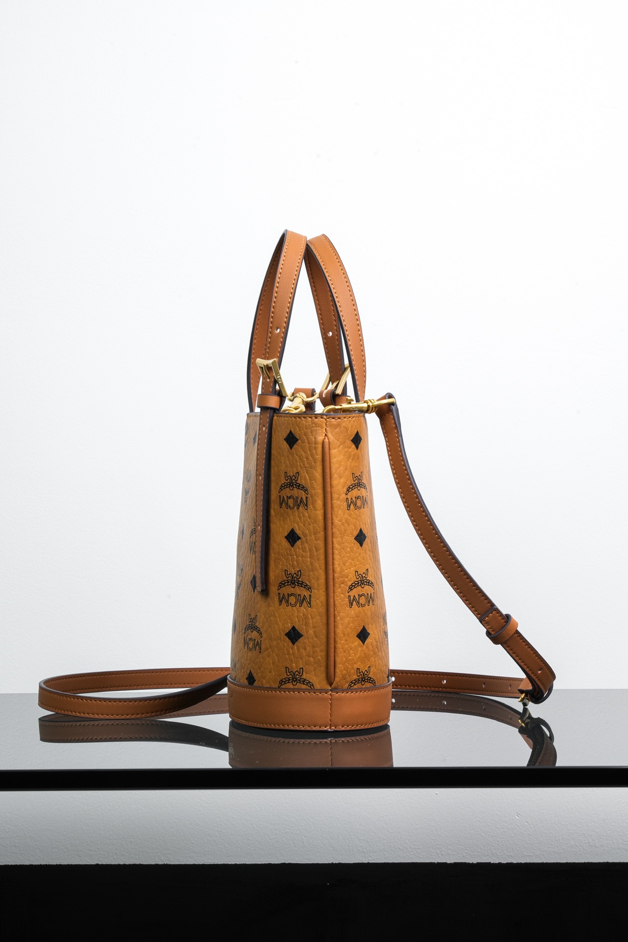 ®新货上线®𝙈𝘾𝙈 𝘼𝙧𝙚𝙣 𝘽𝙪𝙘𝙠𝙚𝙩干邑色𝙈𝙞𝙣𝙞#斜挎包·CP独家出品｜干邑色这款Visetos