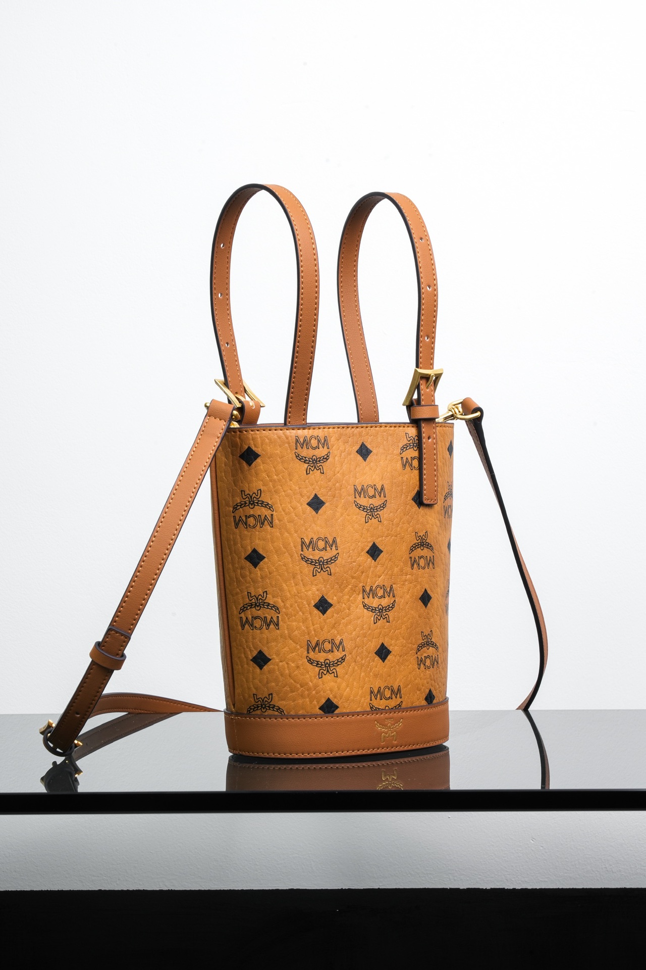 ®新货上线®𝙈𝘾𝙈 𝘼𝙧𝙚𝙣 𝘽𝙪𝙘𝙠𝙚𝙩干邑色𝙈𝙞𝙣𝙞#斜挎包·CP独家出品｜干邑色这款Visetos