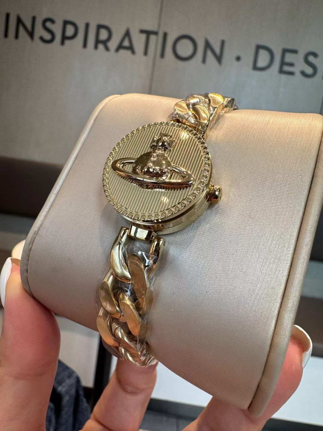 Часы Vivienne Westwood