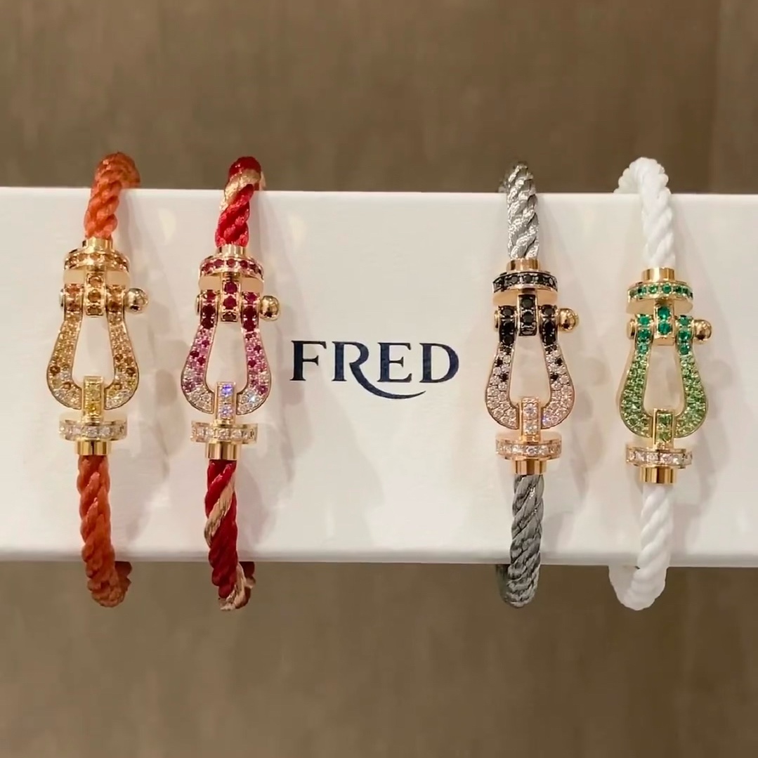 NO:720564,New product release hot wire Fred Feiden full diamond, half diamond, non-diamond small horseshoe buckle unisex high-quality necklace big brand fashion exquisite FORCE series necklace high-end customization ~ sub-gold micro-plating 18k gold process Seiko horseshoe buckle head necklace!  The upper body effect is very versatile. Internet celebrity. A must-have item for fashionistas. Rose gold, gold, and silver buttons are the same for men and women. Couple style, necklace, gold, Cartier high-end jewelry19860909新品发布火爆钢丝费雷德 Fred斐登满钻、半钻、无钻小马蹄扣中性款高品质项链大牌 时尚 精致FORCE 系列项链高端定制～亚金微电镀18k金工艺 精工马蹄扣头项链！上身效果非常百搭 网红达人 时尚一族必备单品 玫瑰金、黄金、银色扣头三色男女同款情侣款,,necklace,gold,卡迪亚高端饰品,Jewelry