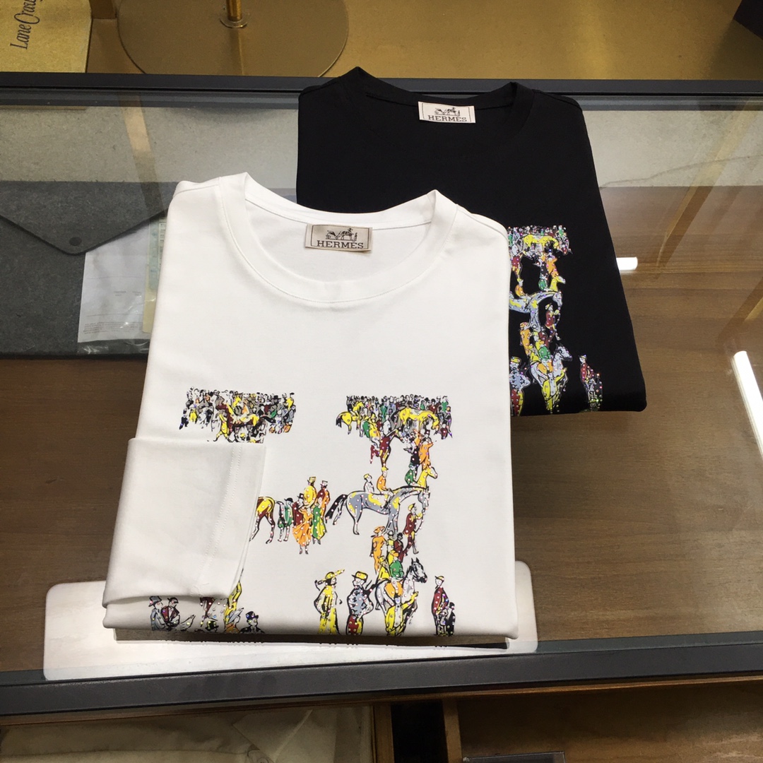 NO:727959,New product [Love...] 2026 season counter new product casual long-sleeved T-shirt [base], product from top trading company, heavy-duty high-end products, Italian origin, perfect and first-class product!  A single product with a strong sense of craftsmanship and logo design, which brings fashion aesthetics to the extreme. It is quite artistic and made of customized imported high-grade mercerized cotton material!  The fabric is soft and comfortable!  The details are designed in place, the construction is very unique and clever, the whole body is clean and neat, the lines are simple and elegant. It can be worn alone or as a base layer!  Color: White Black Size: M-5XL [Please state your height and weight when placing an order], tees, t-shirt,19860909新品【爱...】 2026季专柜新品 休闲长袖T恤【打底】,顶级贸易公司货,重磅高端尖品,意大利原产 品相完美一流！工艺logo设计感超强的一款单品,将时装美学发挥到极致,相当有意境,定制进口高级丝光棉材质！面料柔软舒适！细节设计到位,非常别致巧妙的构建,通体干净利落,线条感简洁大方.单穿打底皆宜！ 颜色:白色 黑色 码数:M-5XL【下单请报身高体重】,,tees，t-shirt,,Men's clothing