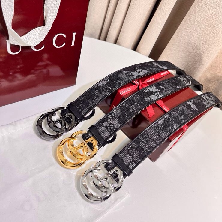 古奇 新款 GG Marmont系列心选迷彩大理石纹GG帆布，为2026早春系列随处可见的主要图案之一增