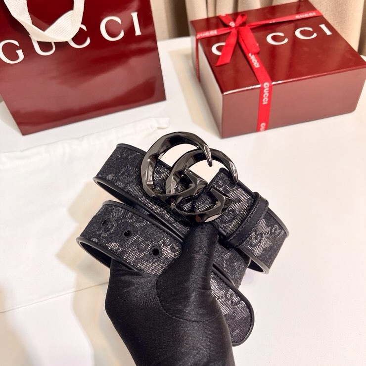 古奇 新款 GG Marmont系列心选迷彩大理石纹GG帆布，为2026早春系列随处可见的主要图案之一增