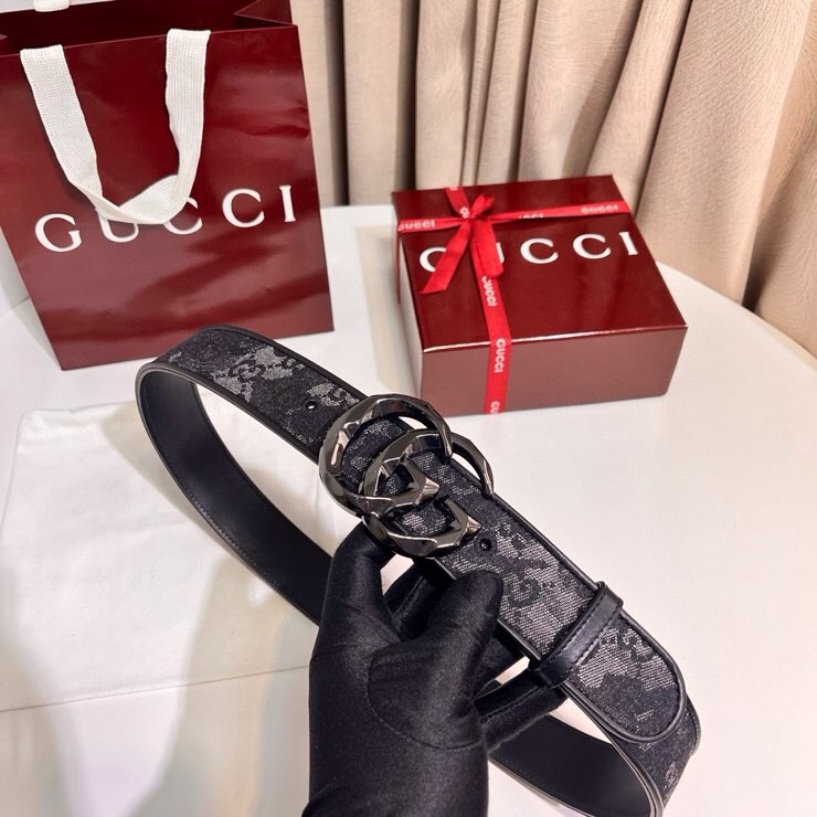 古奇 新款 GG Marmont系列心选迷彩大理石纹GG帆布，为2026早春系列随处可见的主要图案之一增