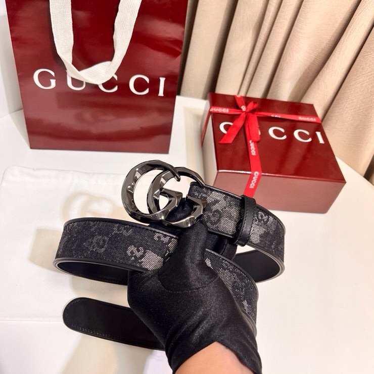 古奇 新款 GG Marmont系列心选迷彩大理石纹GG帆布，为2026早春系列随处可见的主要图案之一增