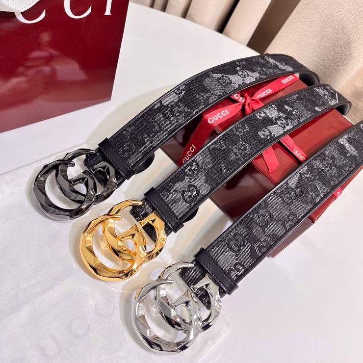 古奇 新款 GG Marmont系列心选迷彩大理石纹GG帆布，为2026早春系列随处可见的主要图案之一增