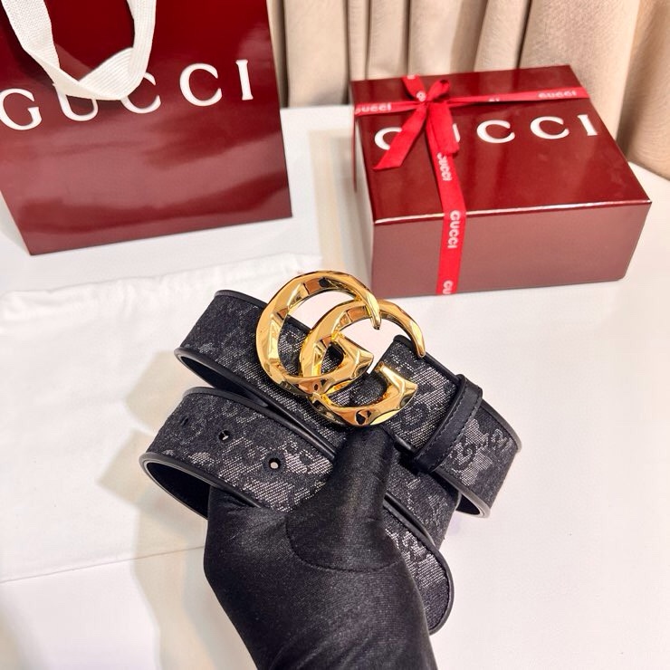 古奇 新款 GG Marmont系列心选迷彩大理石纹GG帆布，为2026早春系列随处可见的主要图案之一增