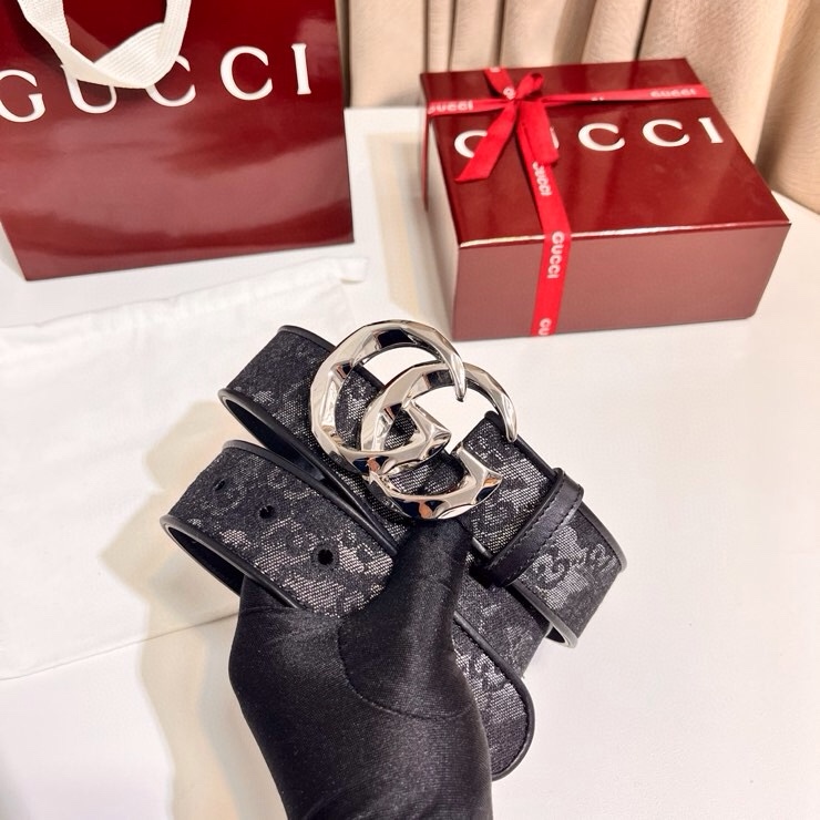 古奇 新款 GG Marmont系列心选迷彩大理石纹GG帆布，为2026早春系列随处可见的主要图案之一增