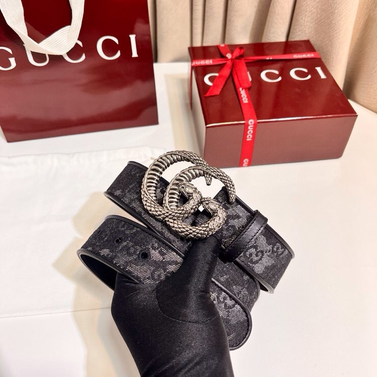 古奇 新款 GG Marmont系列心选迷彩大理石纹GG帆布，为2026早春系列随处可见的主要图案之一增