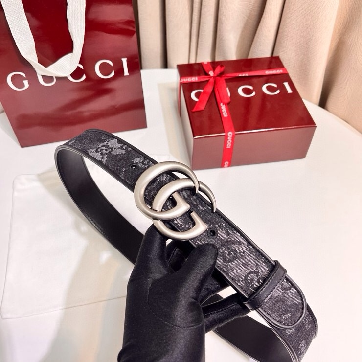 古奇 新款 GG Marmont系列心选迷彩大理石纹GG帆布，为2026早春系列随处可见的主要图案之一增