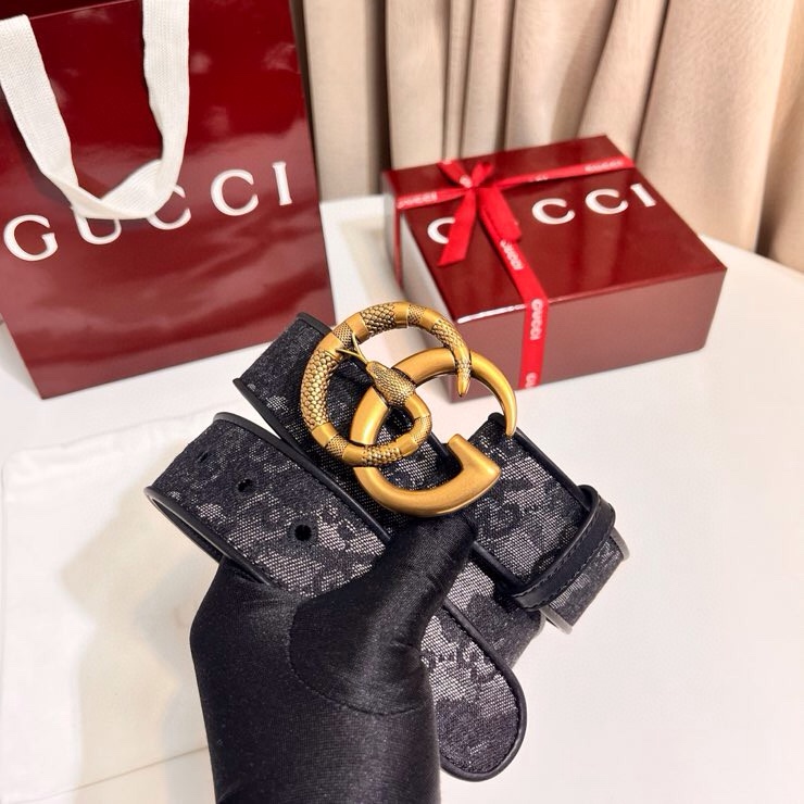 古奇 新款 GG Marmont系列心选迷彩大理石纹GG帆布，为2026早春系列随处可见的主要图案之一增