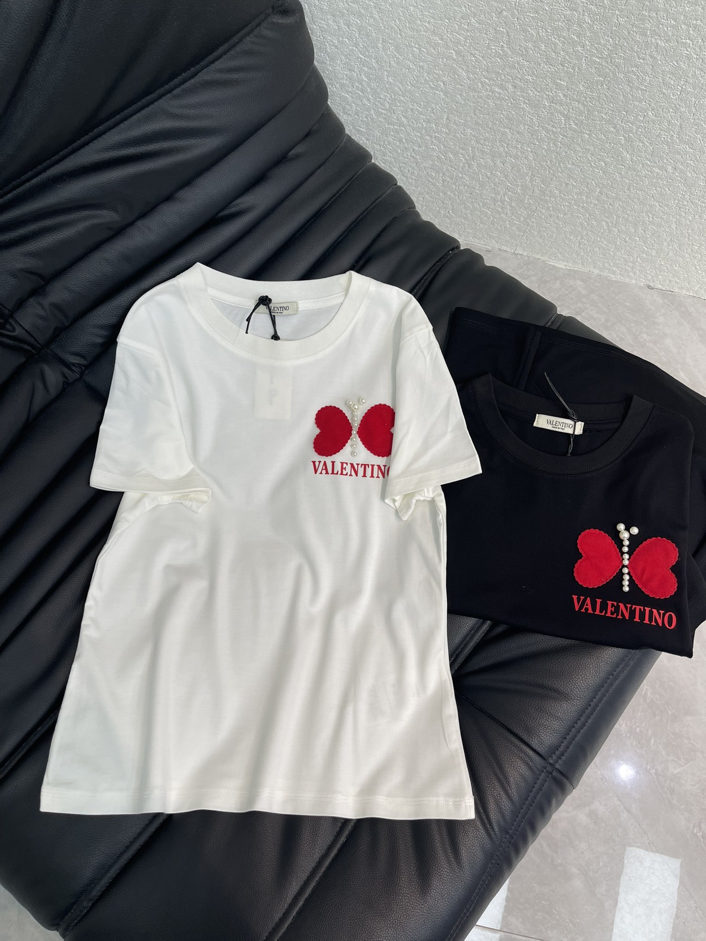 NO:730566,Val*26 new spring and summer red dragonfly small letter short-sleeved T-shirt. Mercerized cotton fabric. Slim fit. High-density fashionable sports style. Every daily wear. Playful and age-reducing design elements full of vitality. High quality. Sizes S-XXL, T-shirt, tees, t-shirt,19860909Val*26春夏新款红色蜻蜓小字母短袖T恤 丝光棉面料 修身版型 高密度时髦运动风 每个日常的穿搭 俏皮减龄充满元气的设计元素 高品质 尺码S-XXL,,T-shirt,tees，t-shirt,,Women's clothing