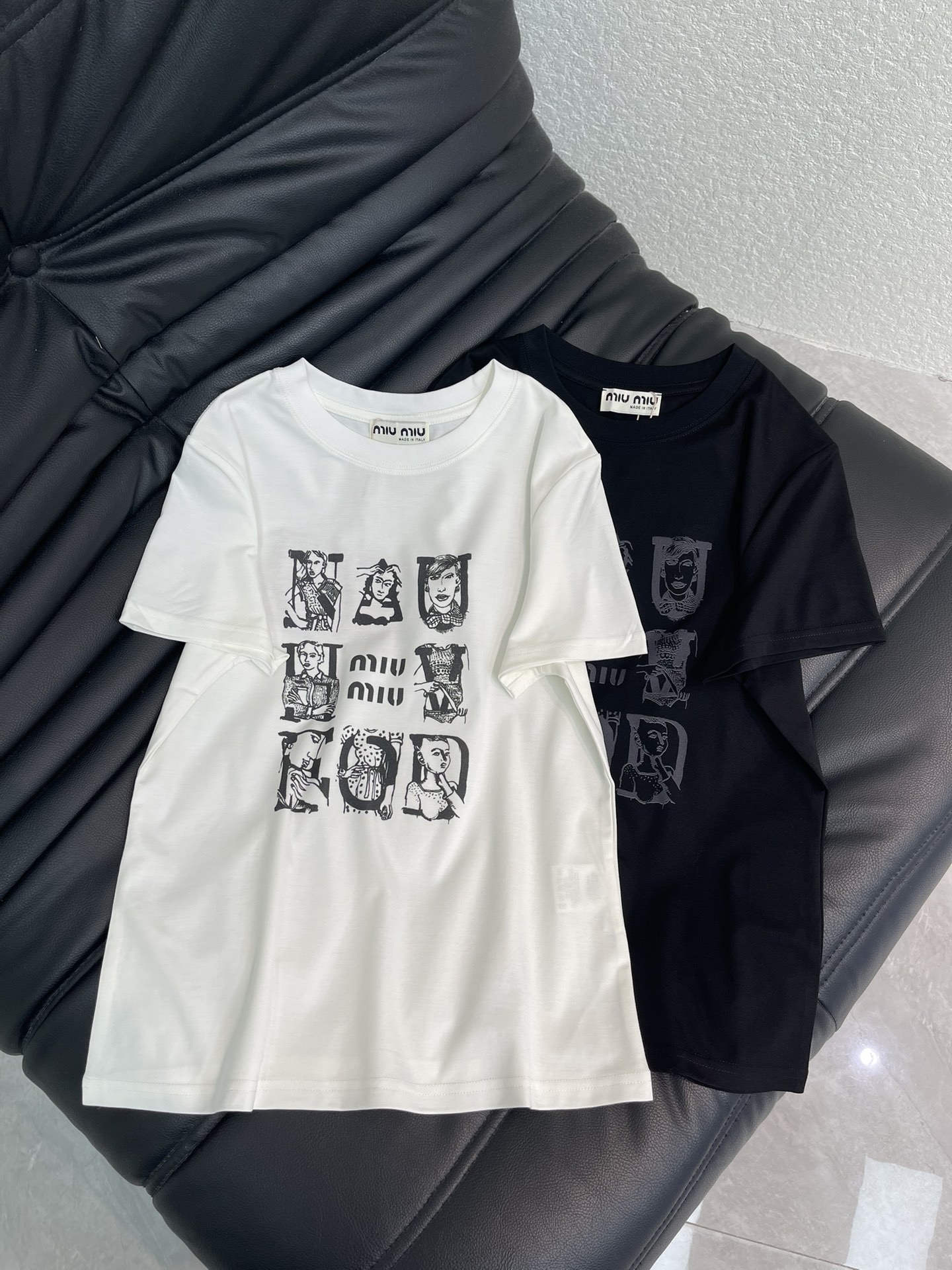 NO:730542,Miumi*26 new spring and summer digital character printed short-sleeved T-shirt. It is made of mercerized cotton fabric with soft and delicate texture, simple and versatile, and has an age-reducing temperament!  The fit is slim and the effect is comfortable and beautiful!  Very suitable for summer wear. S-XXL,,miumiu,T-shirt,tees,t-shirt,19860909Miumi*26春夏新款数码人物印花短袖T恤.采用丝光棉面料质感柔软细腻,简约百搭,减龄气质！版型修身上身效果舒适好看！非常适合夏日穿着.S-XXL,,miumiu,T-shirt,tees，t-shirt,,Women's clothing