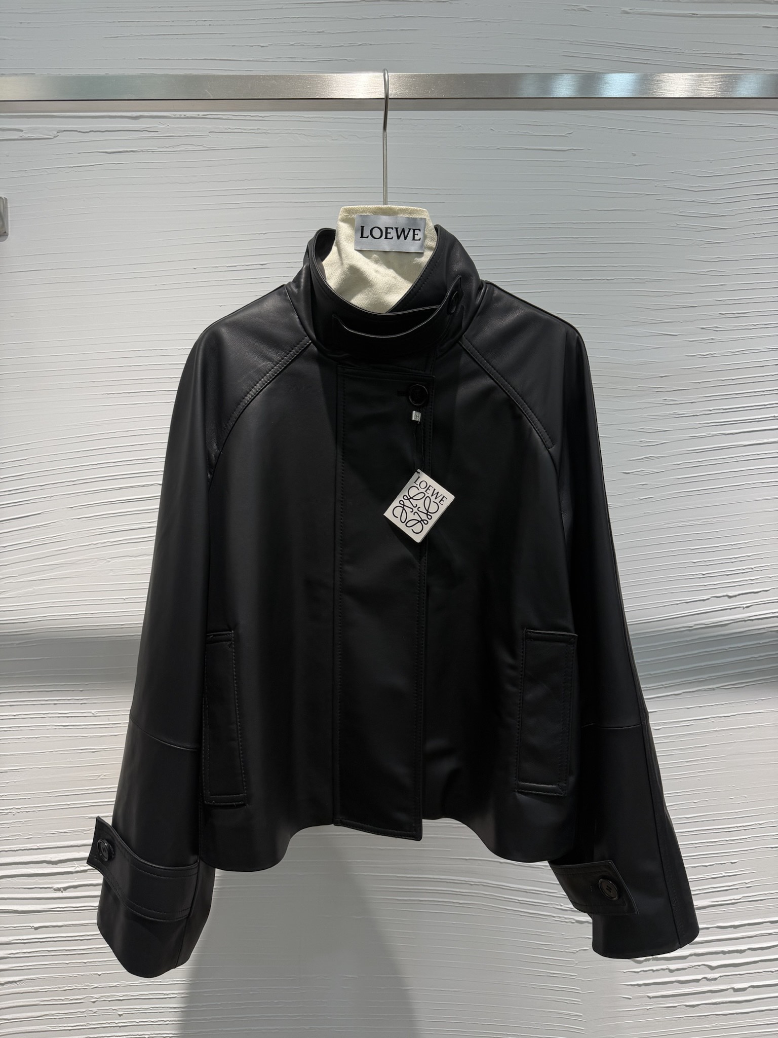 NO:784986,Lowew 2026ss counter synchronization, Italian imported super texture unpainted sheepskin wide jacket black s-L, Loewe-clothing, loewe, jackets & coats, sheepskin,19860909Lowew 2026ss 专柜同步,意大利进口超质感无涂绵羊皮阔版外套 黑色s-L,罗意威-服装,loewe,jackets & coats,sheepskin,,Women's clothing
