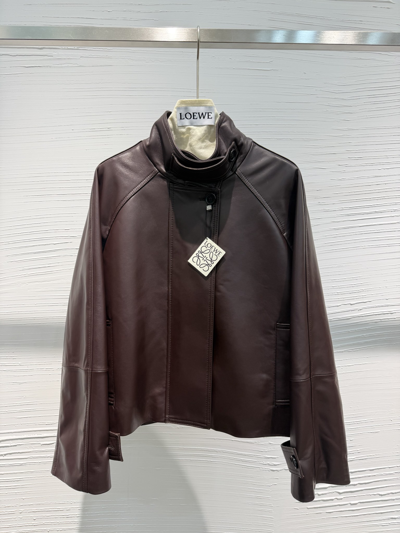 NO:784990,Lowew 2026ss counter synchronization, Italian imported super-textured unpainted sheepskin wide jacket brown S-L, Loewe-clothing, loewe, jackets & coats, sheepskin,19860909Lowew 2026ss 专柜同步,意大利进口超质感无涂绵羊皮阔版外套 棕色 S-L,罗意威-服装,loewe,jackets & coats,sheepskin,,Women's clothing