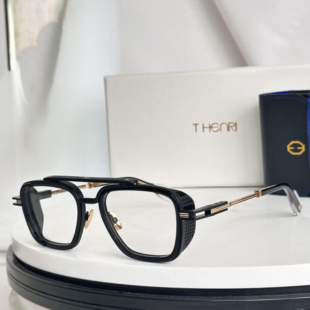 ‼️T-HENRI未来主义的精准愿景，以低矮的轮廓和棱角分明的自信线条为特征，即使从远处也能一眼辨认。 