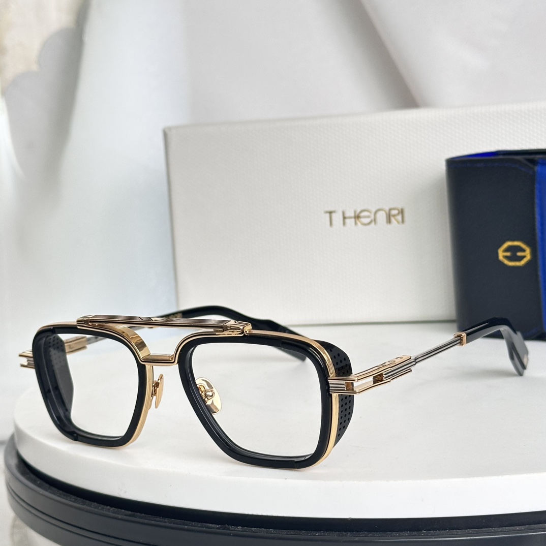 ‼️T-HENRI未来主义的精准愿景，以低矮的轮廓和棱角分明的自信线条为特征，即使从远处也能一眼辨认。 