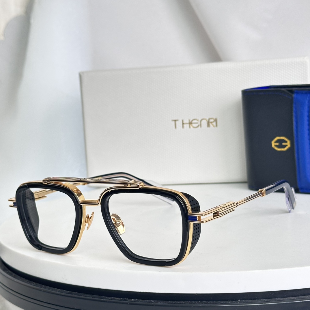 ‼️T-HENRI未来主义的精准愿景，以低矮的轮廓和棱角分明的自信线条为特征，即使从远处也能一眼辨认。 