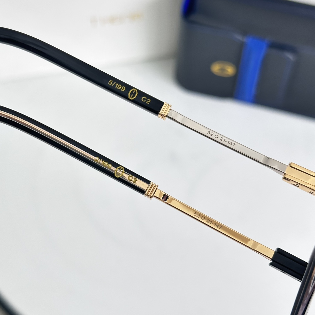 ‼️T-HENRI未来主义的精准愿景，以低矮的轮廓和棱角分明的自信线条为特征，即使从远处也能一眼辨认。 