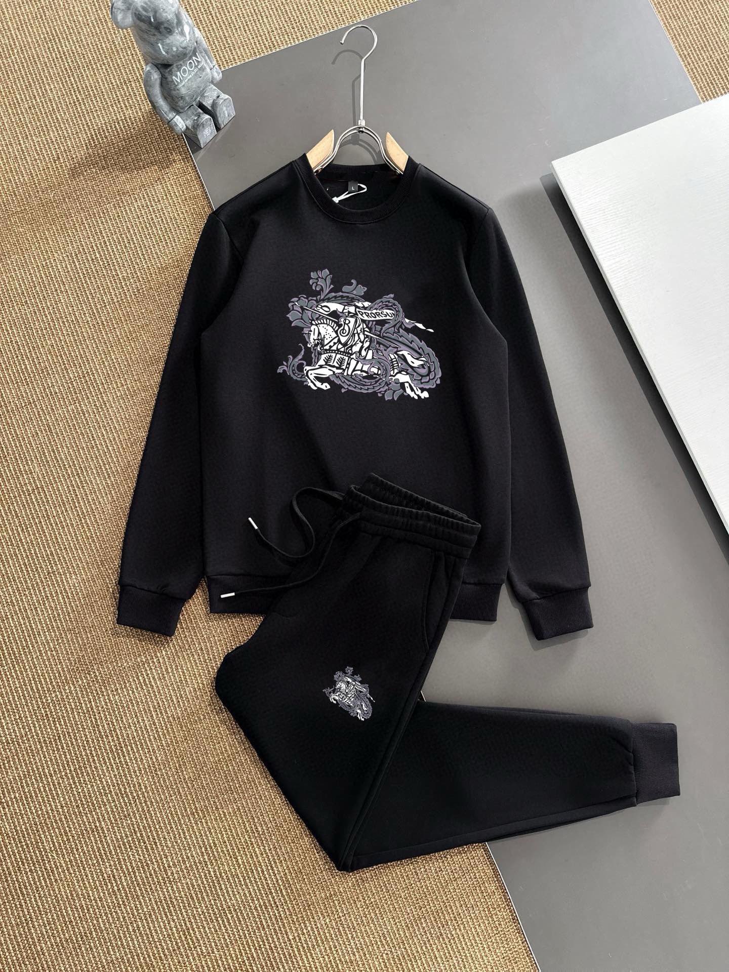 Burberry 品牌：巴宝莉 (胖子福音) 套装来袭 专注官网 2025全新 卫衣套装 狠货 就为一个贴合、完美的上身效果 全天然优质罗马棉100%
