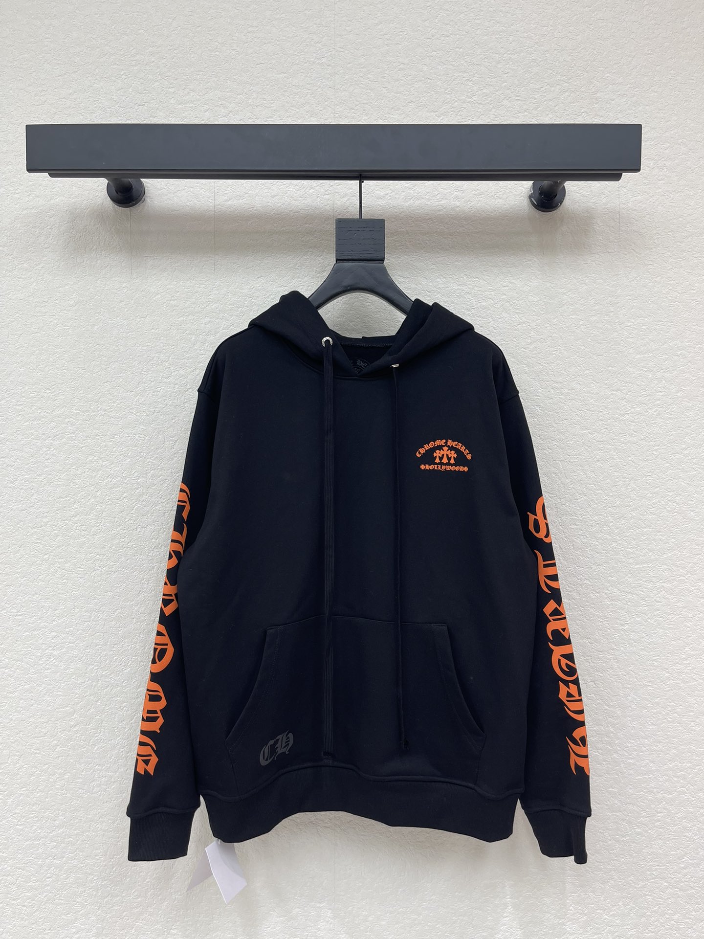 NO:734581,Chrome Heart* Chrome Heart 26 new black and orange three-cross hooded sweatshirt jacket. Cross printed letters on the front and back panels, kangaroo pocket design increase daily functionality, Sanskrit printing design on both sides of the sleeves, highly recognizable! High-weight pure cotton terry fabric, soft and comfortable, very suitable for autumn and winter, it is cool to wear with jeans or overalls, the same style for men and women!  SML,,chrome hearts,chrome hearts,hoodie,sweatshirts,jeans,jackets & coats,hats,19860909Chrome Heart*克罗心26新款黑橙三十字架连帽卫衣外套.前后幅十字架印花字母,袋鼠兜设计增加日常功能性,袖子两侧的梵文印花设计,辨识度超高!高克重纯棉毛圈面料,柔软舒适,秋冬穿超合适,随便搭牛仔裤or工装裤都很酷,男女同款！SML,,chrome hearts,chrome hearts,hoodie,sweatshirts,jeans,jackets & coats,hats,,Women's clothing