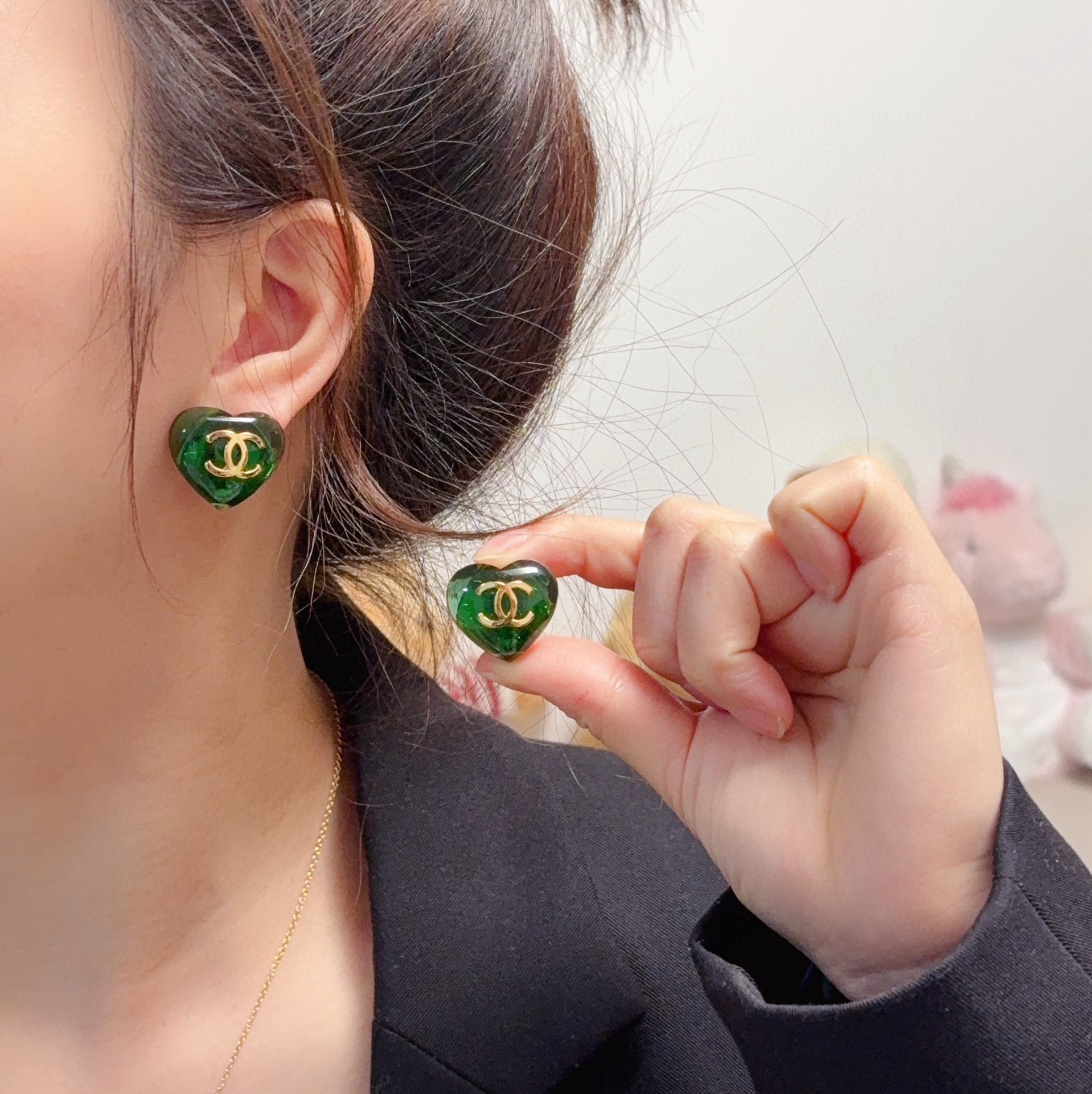 NO:724445,The latest ear clip CHANEL counter is launched at the same time. Chanel green love ear clip earrings. The famous brand Fragrant Grandma. This brand is absolutely known among fashionable women. The original logo prints all know its classic and timeless three-dimensional sense. Super good and super popular. Brass material 9.25 silver needle, jewelry boutique, chanel, chanel, earrings19860909耳夹CHANEl专柜最新款同步上新香奈儿绿色爱心耳夹耳环大牌香奶奶这个品牌在时尚女性当中绝对无所不知原版logo字印都知道它的经典与岁月立体感超强 超好超抢手 黄铜材质 9.25银针,饰品精品,chanel,chanel,earrings,Jewelry