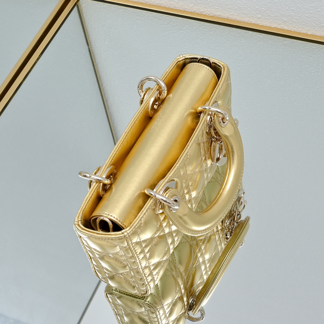 配礼盒🎁包装新品 Lady D-Joy 横版 腋下戴妃包 秀智同款 作为DIOR的标志之作，Lady D