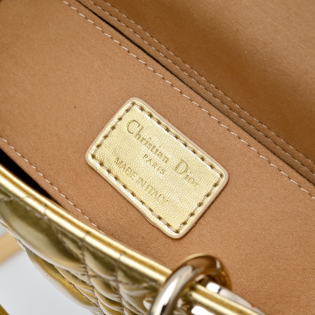 配礼盒🎁包装新品 Lady D-Joy 横版 腋下戴妃包 秀智同款 作为DIOR的标志之作，Lady D