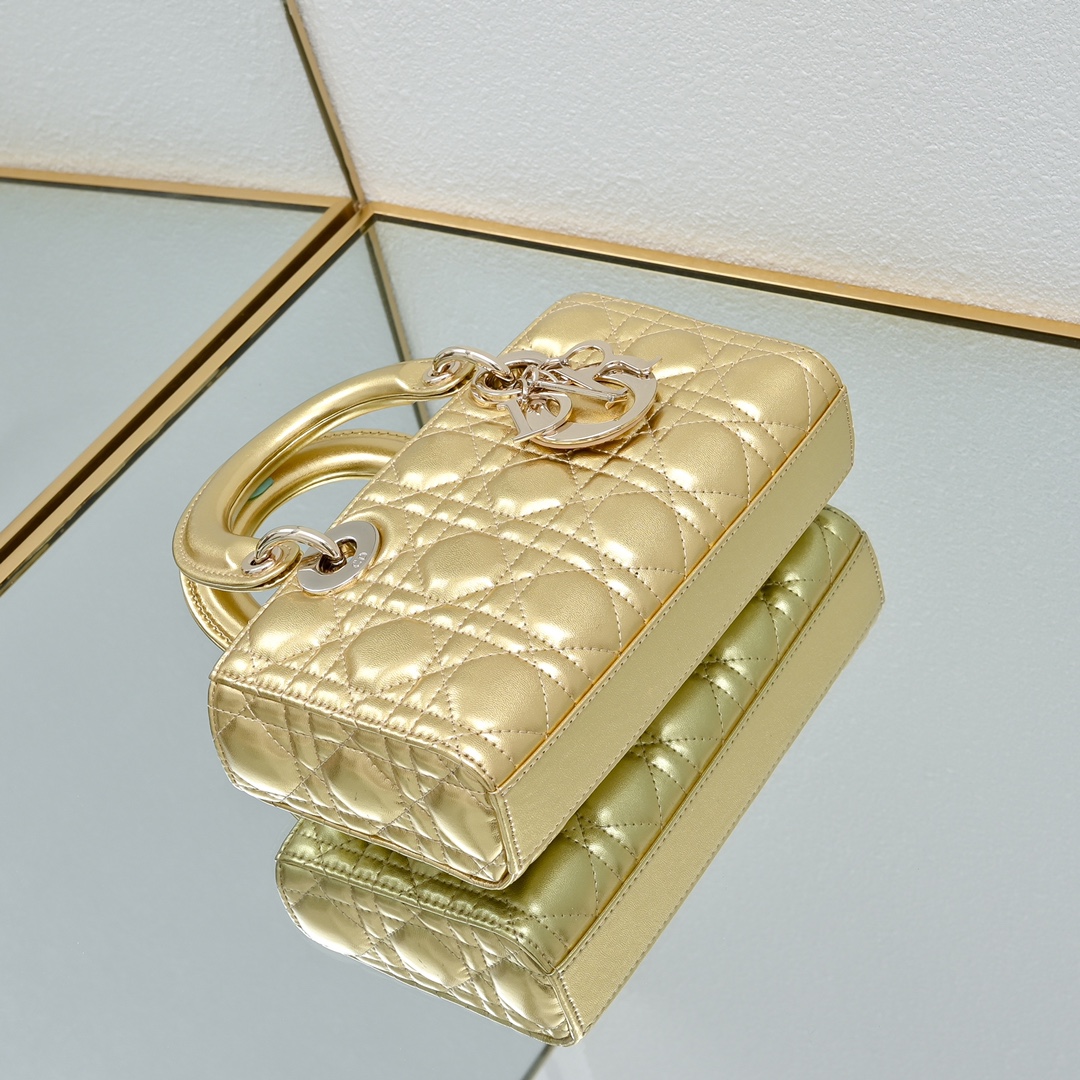 配礼盒🎁包装新品 Lady D-Joy 横版 腋下戴妃包 秀智同款 作为DIOR的标志之作，Lady D