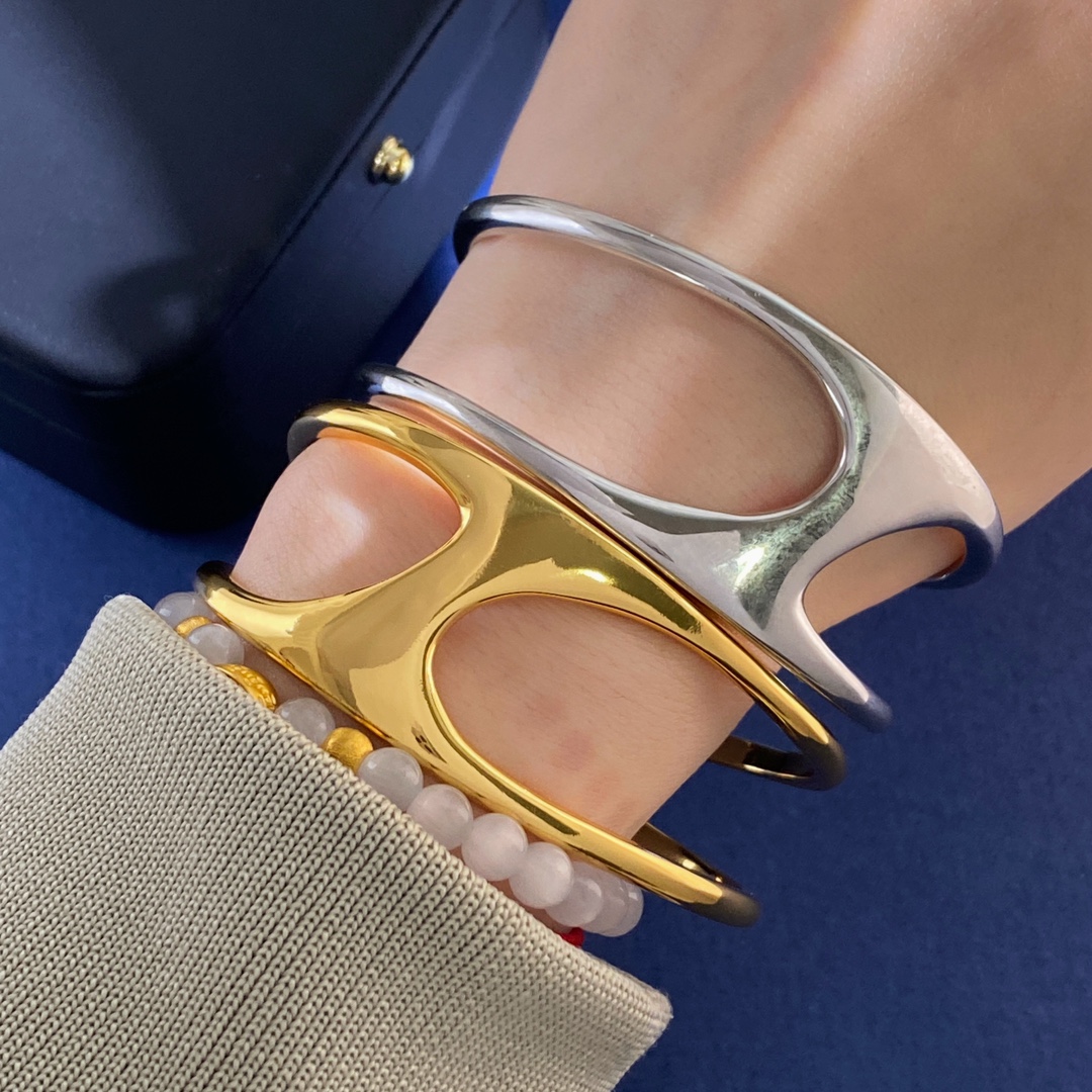 Hermès 无标爱马仕风格欧美风简约光面双线镂空猪鼻子C形开口手镯 黄铜材质 金银2色 重约29