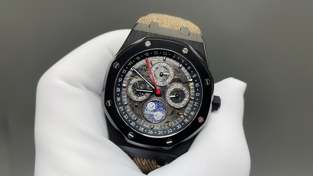 AP爱彼皇家橡树🌐26574ST系列男士腕表！完美与个性的体验！
1⃣️直径41MM！
2⃣️搭载定制版Cal.5134机芯，完美还原功
能！
3⃣️日历，星期，月份，月相等一切功能均为真功能可正常使用。（可选配钢带款，胶带款，皮带款）
3⃣️表壳采用316L精钢材质，整壳CNC高精准处理，密度与原装吻合！          
4⃣️字面整体按照原装颜色完美呈现！
5⃣️壳套分圈口.壳.底盖三件套，整体角度完美体现拉丝工艺，品质与美的融合🌐