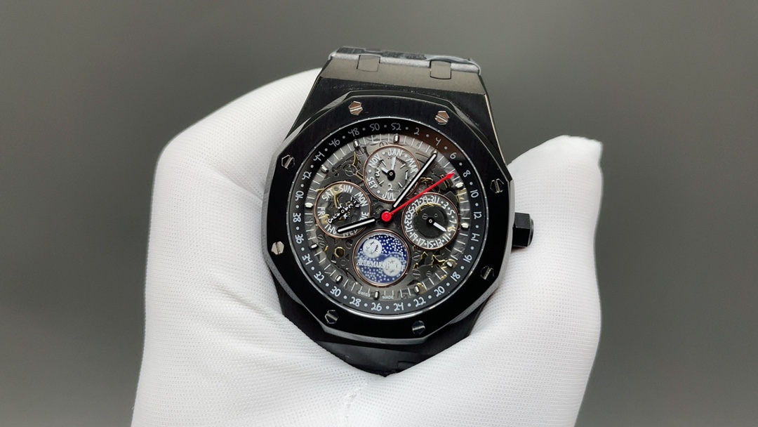 AP爱彼皇家橡树🌐26574ST系列男士腕表！完美与个性的体验！
1⃣️直径41MM！
2⃣️搭载定制版Cal.5134机芯，完美还原功
能！
3⃣️日历，星期，月份，月相等一切功能均为真功能可正常使用。（可选配钢带款，胶带款，皮带款）
3⃣️表壳采用316L精钢材质，整壳CNC高精准处理，密度与原装吻合！          
4⃣️字面整体按照原装颜色完美呈现！
5⃣️壳套分圈口.壳.底盖三件套，整体角度完美体现拉丝工艺，品质与美的融合🌐