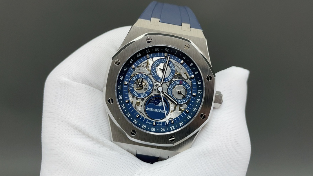 AP爱彼皇家橡树🌐26574ST系列男士腕表！完美与个性的体验！
1⃣️直径41MM！
2⃣️搭载定制版Cal.5134机芯，完美还原功
能！
3⃣️日历，星期，月份，月相等一切功能均为真功能可正常使用。（可选配钢带款，胶带款，皮带款）
3⃣️表壳采用316L精钢材质，整壳CNC高精准处理，密度与原装吻合！          
4⃣️字面整体按照原装颜色完美呈现！
5⃣️壳套分圈口.壳.底盖三件套，整体角度完美体现拉丝工艺，品质与美的融合🌐