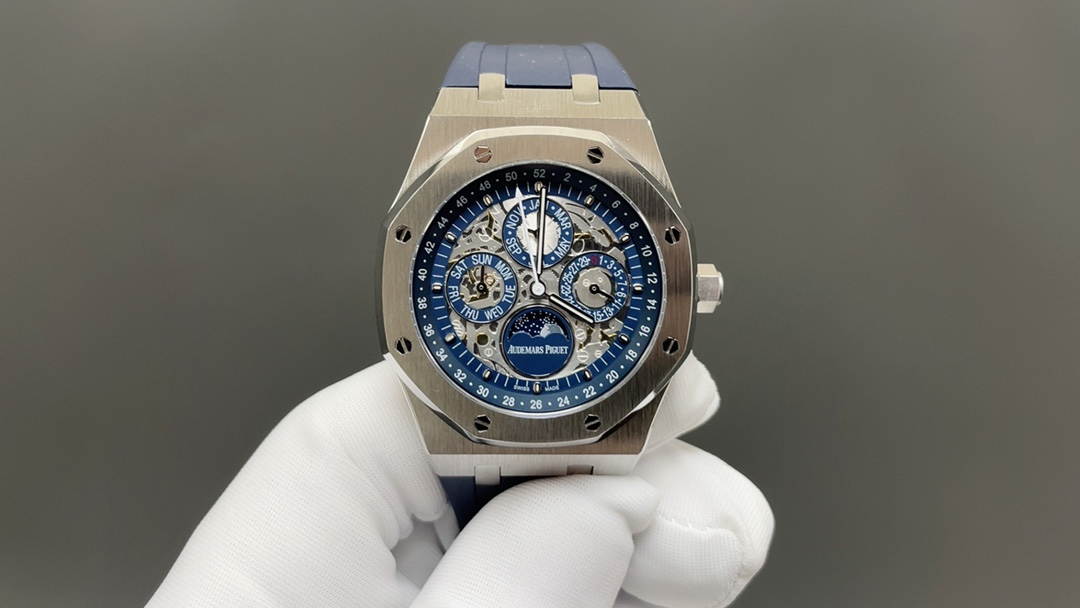 AP爱彼皇家橡树🌐26574ST系列男士腕表!完美与个性的体验!
1⃣️直径41MM!
2⃣️搭载定制版Cal.5134机芯,完美还原功
能!
3⃣️日历,星期,月份,月相等一切功能均为真功能可正常使用。(可选配钢带款,胶带款,皮带款)
3⃣️表壳采用316L精钢材质,整壳CNC高精准处理,密度与原装吻合!
4⃣️字面整体按照原装颜色完美呈现!
5⃣️壳套分圈口.壳.底盖三件套,整体角度完美体现拉丝工艺,品质与美的融合🌐