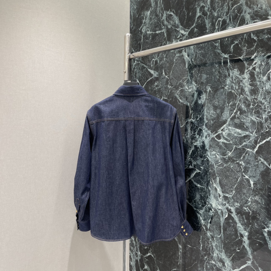 CE 26春季新款 牛仔翻领衬衫 深蓝丹宁面料+金属纽扣 简约又有细节感 宽松廓形+立体剪裁 袖子微灯笼