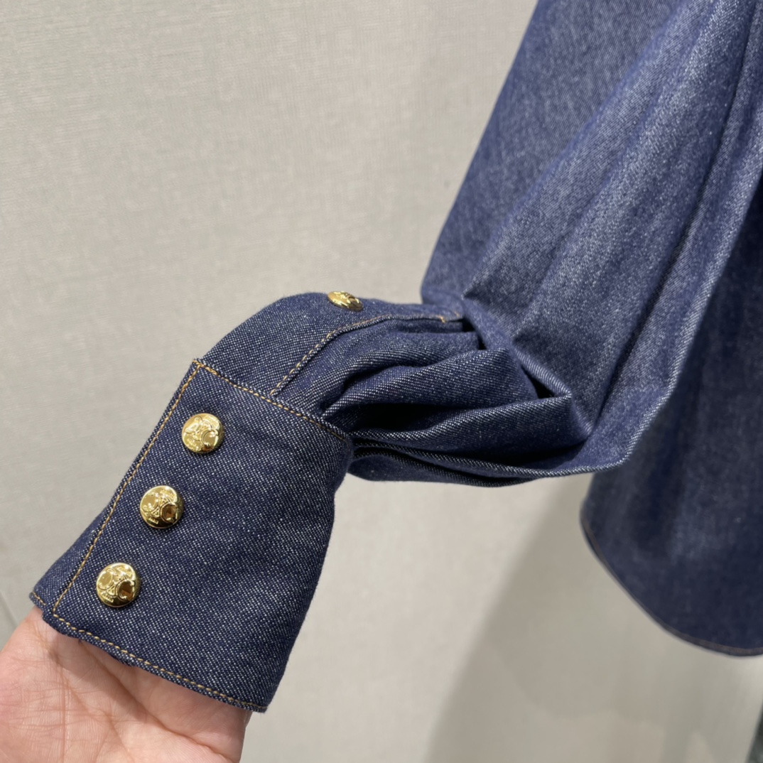CE 26春季新款 牛仔翻领衬衫 深蓝丹宁面料+金属纽扣 简约又有细节感 宽松廓形+立体剪裁 袖子微灯笼