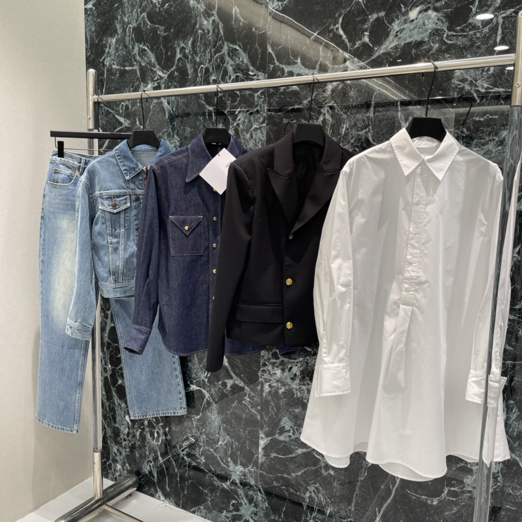 CE 26春季新款 牛仔翻领衬衫 深蓝丹宁面料+金属纽扣 简约又有细节感 宽松廓形+立体剪裁 袖子微灯笼
