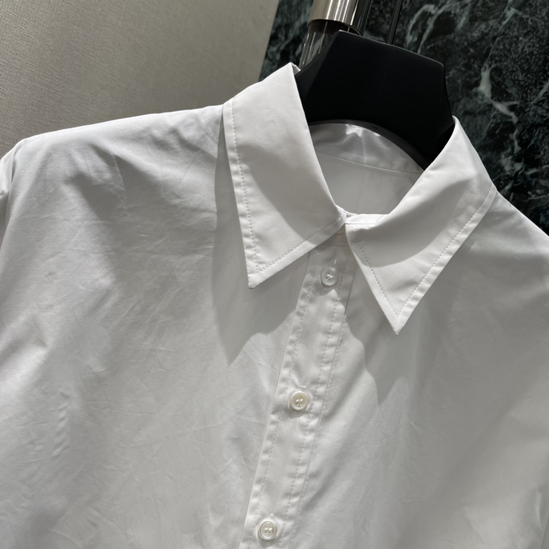 CE 26春季新款 长款衬衫裙 简约风设计 经典翻领➕长袖 单穿或叠搭都很出彩 舒适又挺括 通勤日常轻正