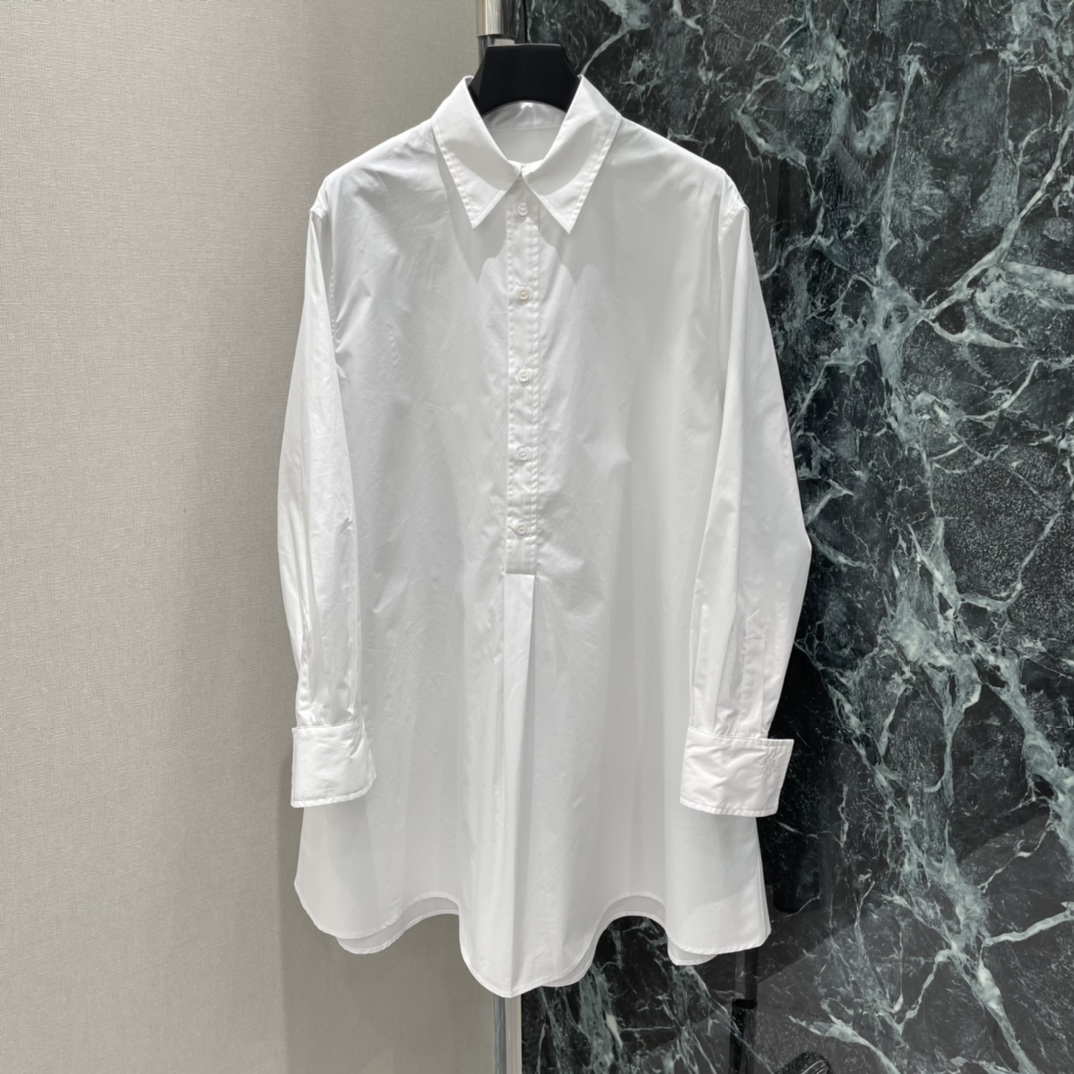 CE 26春季新款 长款衬衫裙 简约风设计 经典翻领➕长袖 单穿或叠搭都很出彩 舒适又挺括 通勤日常轻正