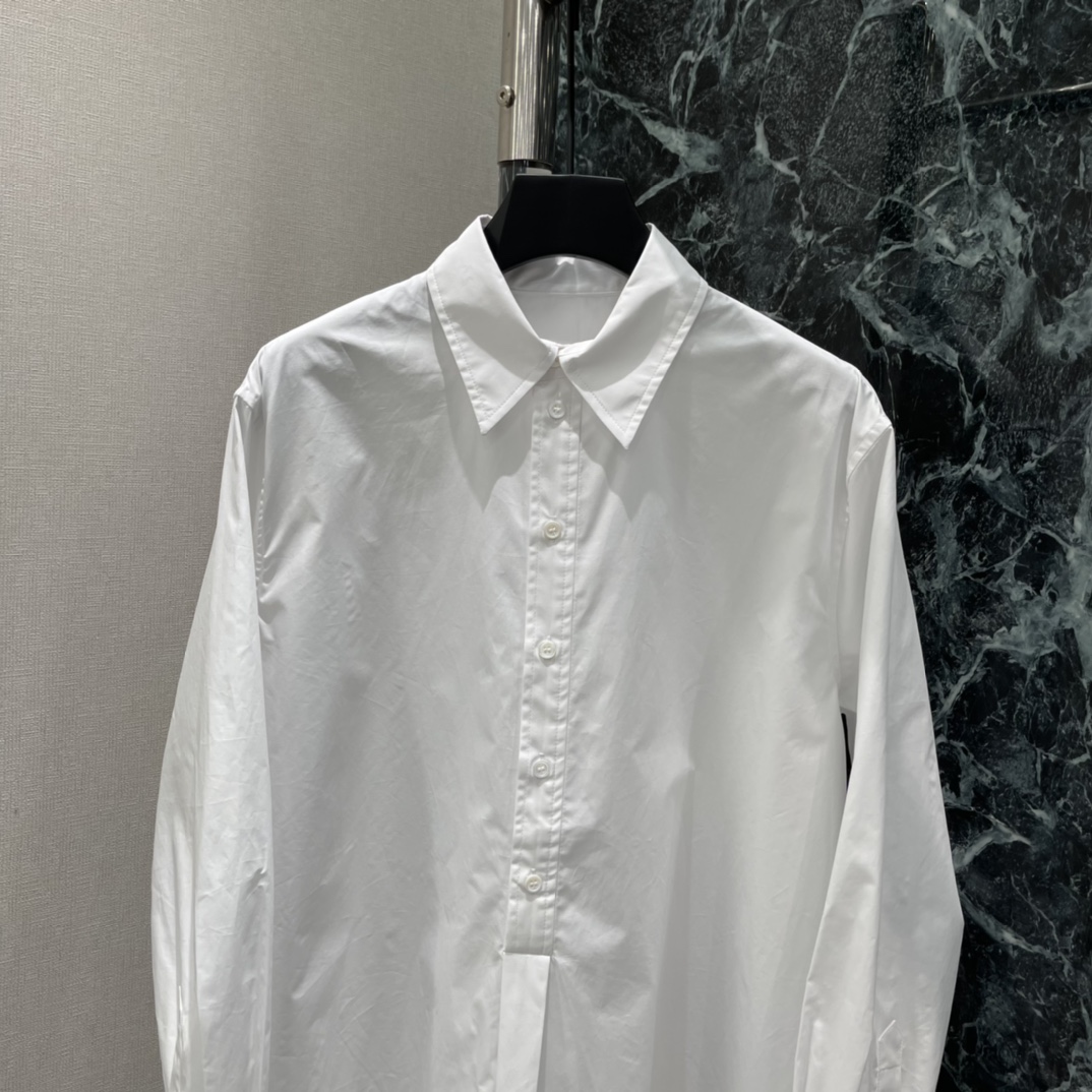 CE 26春季新款 长款衬衫裙 简约风设计 经典翻领➕长袖 单穿或叠搭都很出彩 舒适又挺括 通勤日常轻正