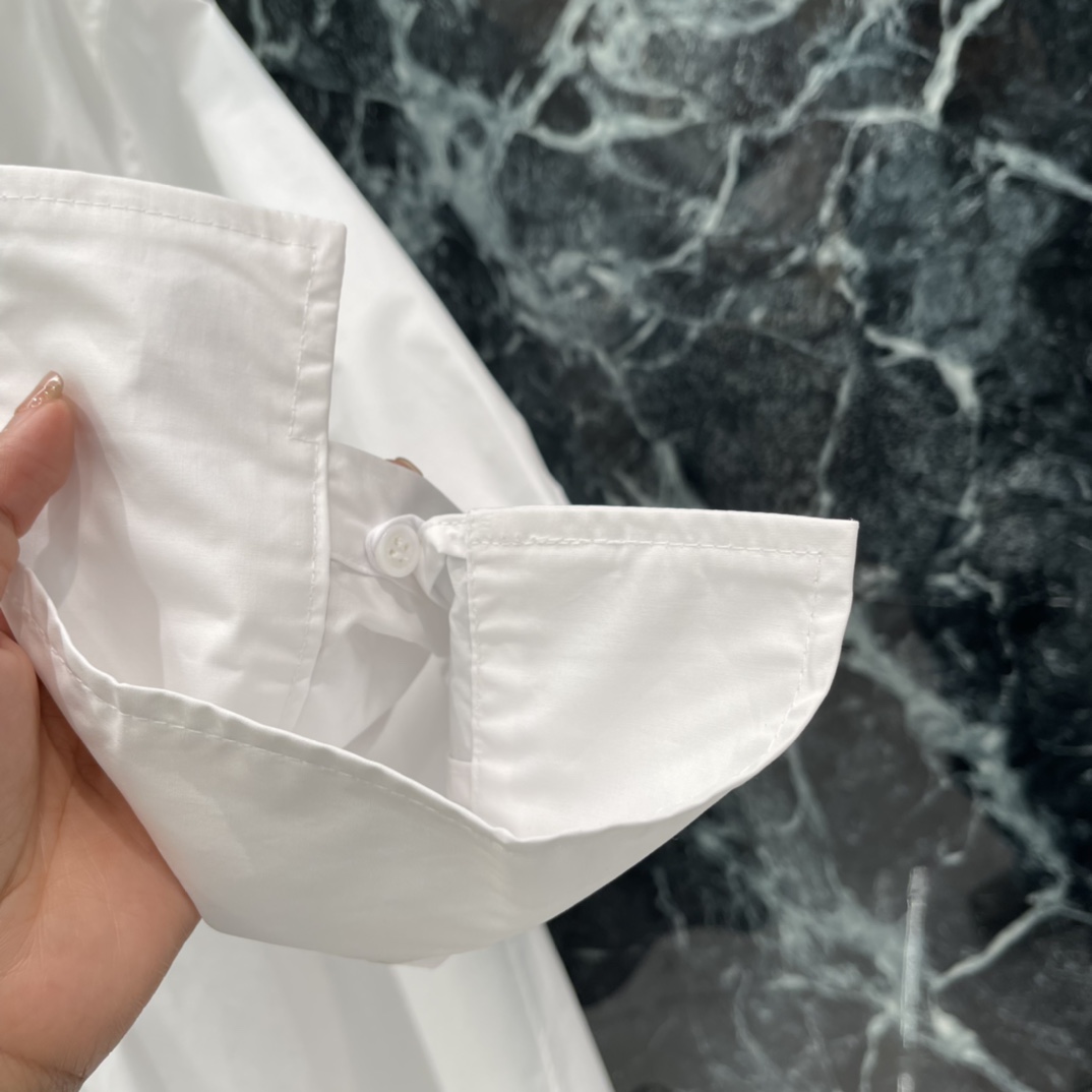 CE 26春季新款 长款衬衫裙 简约风设计 经典翻领➕长袖 单穿或叠搭都很出彩 舒适又挺括 通勤日常轻正