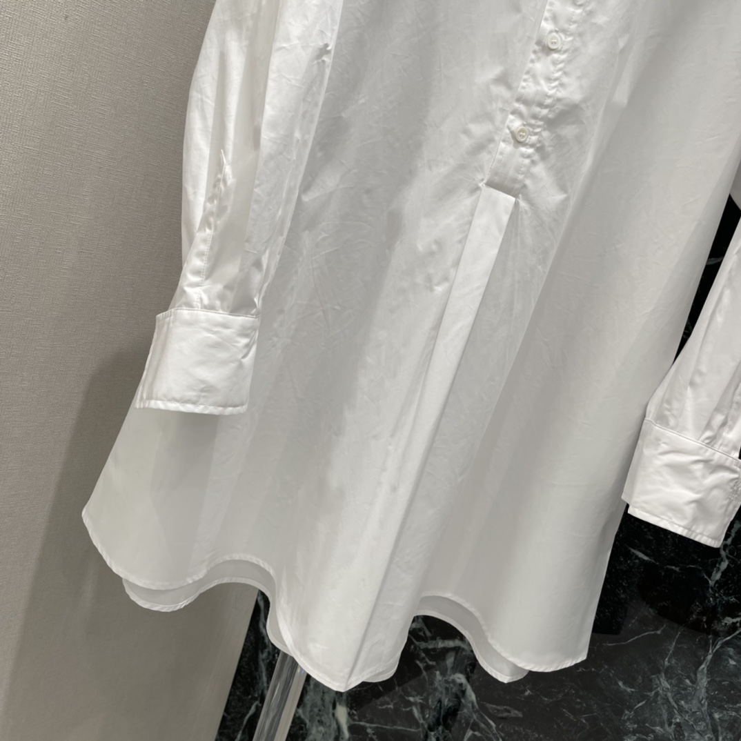 CE 26春季新款 长款衬衫裙 简约风设计 经典翻领➕长袖 单穿或叠搭都很出彩 舒适又挺括 通勤日常轻正