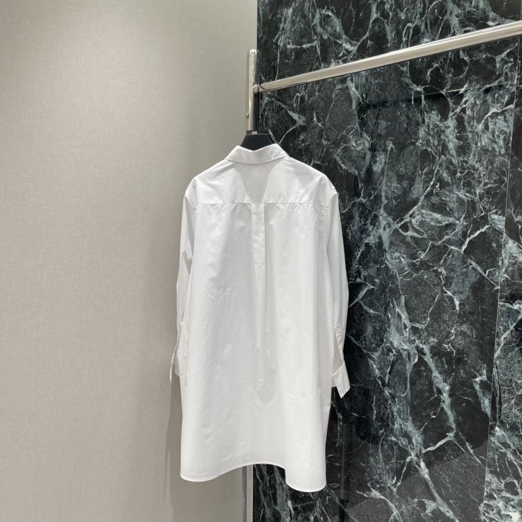 CE 26春季新款 长款衬衫裙 简约风设计 经典翻领➕长袖 单穿或叠搭都很出彩 舒适又挺括 通勤日常轻正