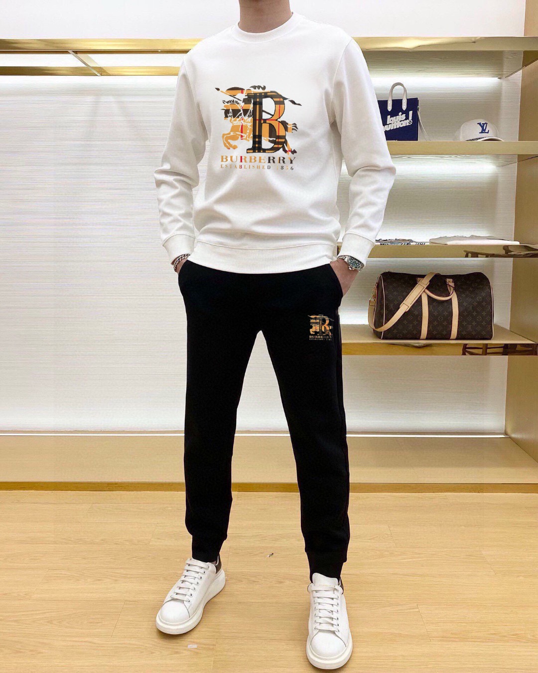 Burberry 品牌：巴宝莉 (胖子福音) 套装来袭 专注官网 2026全新 卫衣套装 狠货 就为一个贴合、完美的上身效果 全天然优质罗马棉100%
