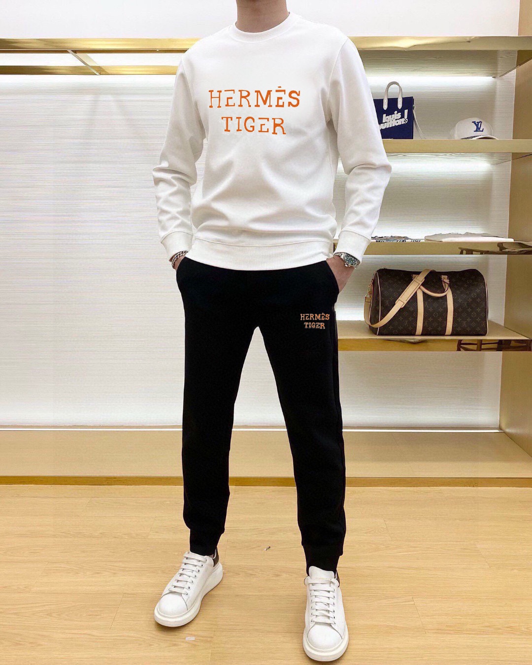 Hermès 品牌：爱马仕 (胖子福音) 套装来袭 专注官网 2026全新 卫衣套装 狠货 就为一个贴合、完美的上身效果 全天然优质罗马棉100%
